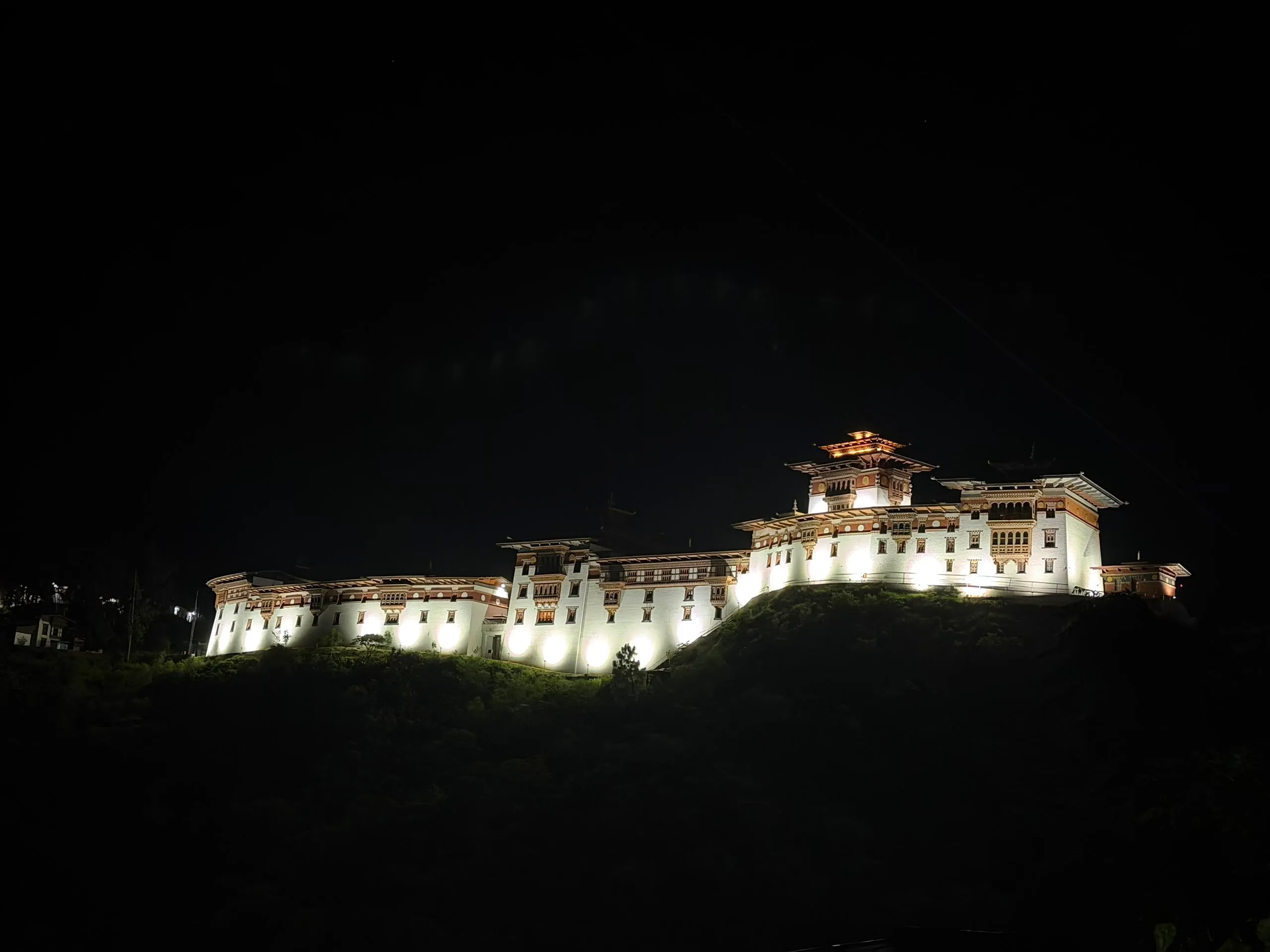 Wangdue Phodrang Dzong floodlit at night